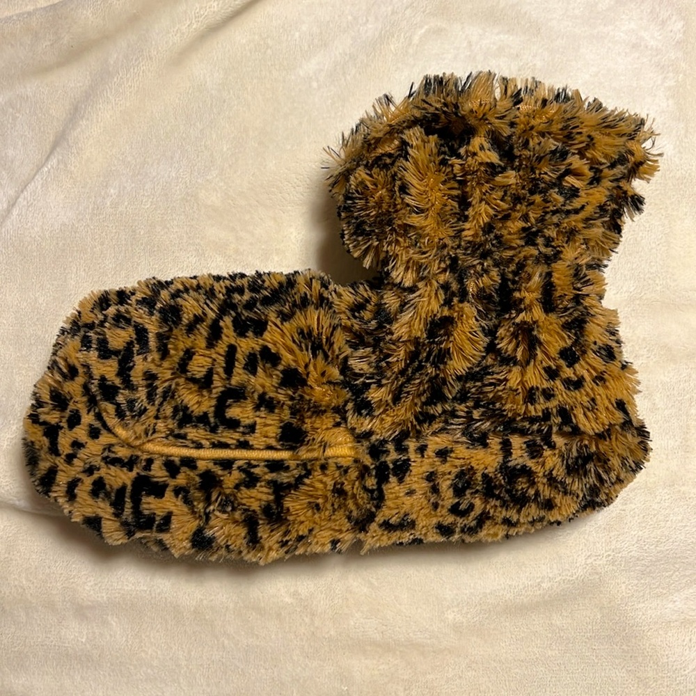 Warmies. NWOT. Fully Microwaveable Bootie . Size 6-10. Leopard. - Picture 3 of 5